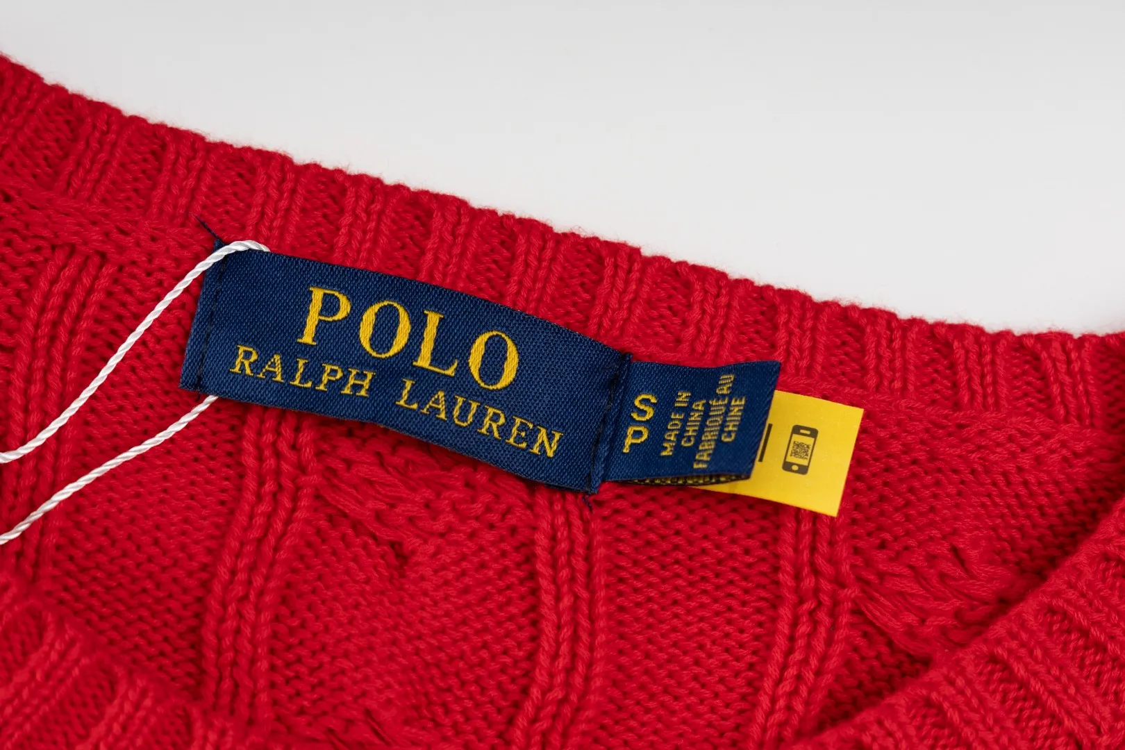 P220 #R91 RALPH LAUREN Ralph Lauren fourteen colors classic small label embroidery round neck pullover cable cardigan sweater men's top, high-density LOGO embroidery on the chest, original customization of tag accessories. Made of pure cotton yarn, pure cotton is skin-friendly and comfortable, small label war horse embroidered twist button round neck sweater 🐎 high quality, follow the blogger to learn how to wear it! Let’s buy a Ralph Lauren cable sweater. It’s a super hard-to-find series after it became popular. It’s hard to find one on the official website. It’s simple and practical to wear, with a lazy and loose feel. The thickened fabric has more texture, feels soft and delicate, and has a loose fit. Whether worn alone or layered, you can wear different styles of fashion with just one piece!   Size：XS S M L Sleeve length: 59/60/61/62/63